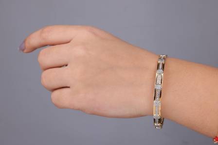 Bracelet Wearing Guide – How to Style Bracelets to Look Stunning