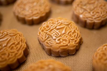 The Cultural Significance of Mooncake in Traditional Chinese Festivals