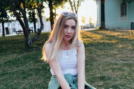 Topp 8 uanstrengt elegante antrekksideer fra dag til kveld