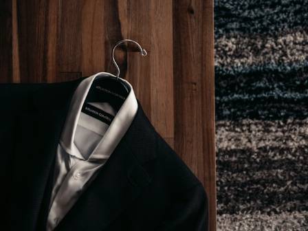 A Comprehensive Guide to Suit Fabrics: Choosing the Right Material for Every Season